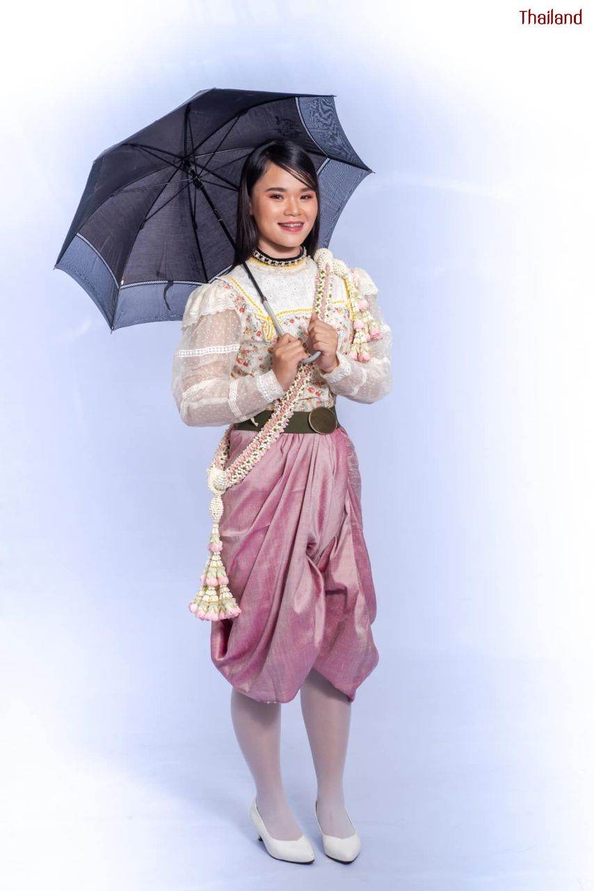 มาลัยครุย “Malai Krui” and Thai traditional costume in the reign of King Rama V | THAILAND 🇹🇭