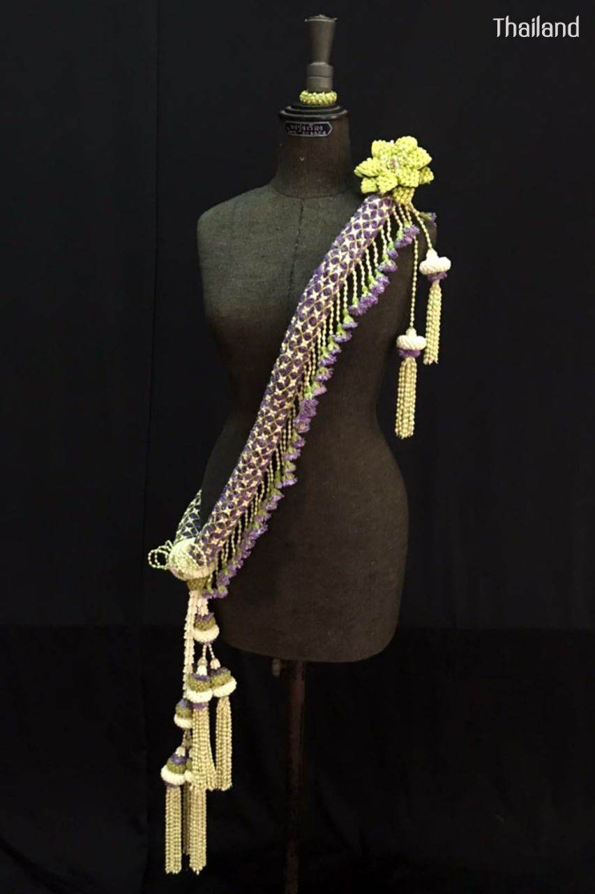 มาลัยครุย “Malai Krui” and Thai traditional costume in the reign of King Rama V | THAILAND 🇹🇭