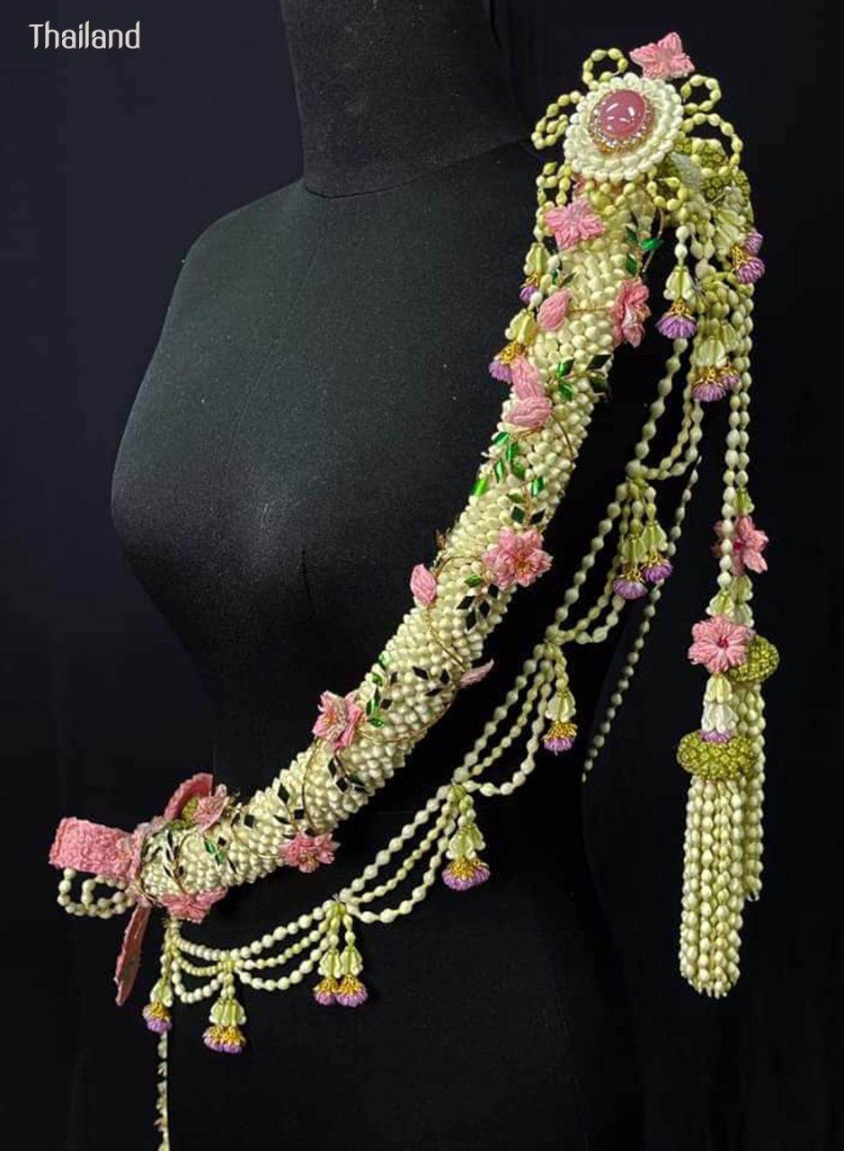 มาลัยครุย “Malai Krui” and Thai traditional costume in the reign of King Rama V | THAILAND 🇹🇭