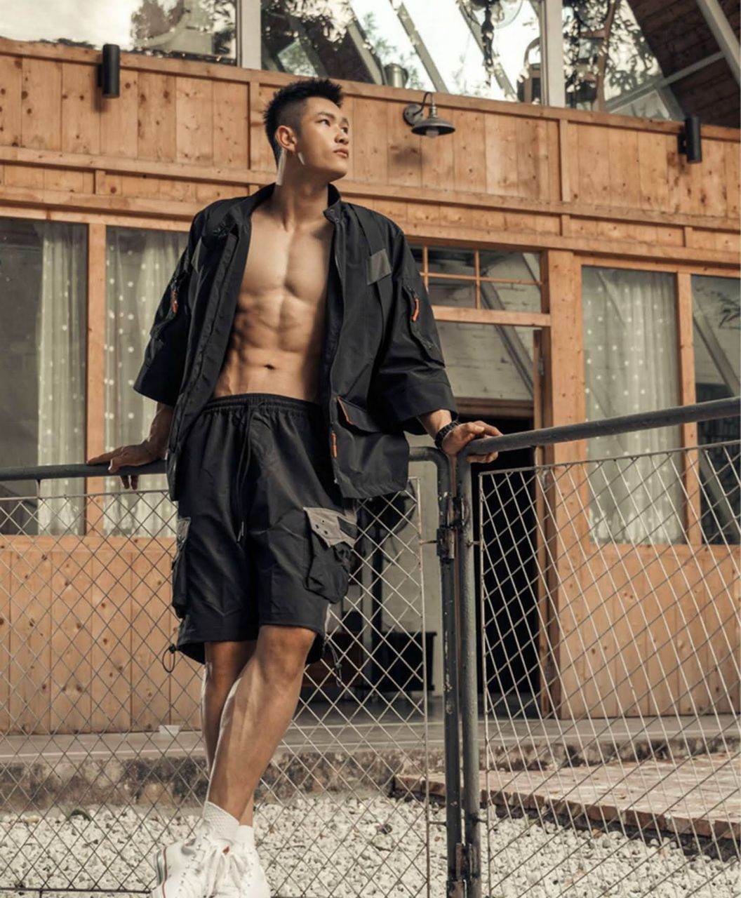 หนุ่มหล่อขึ้นปก 1022