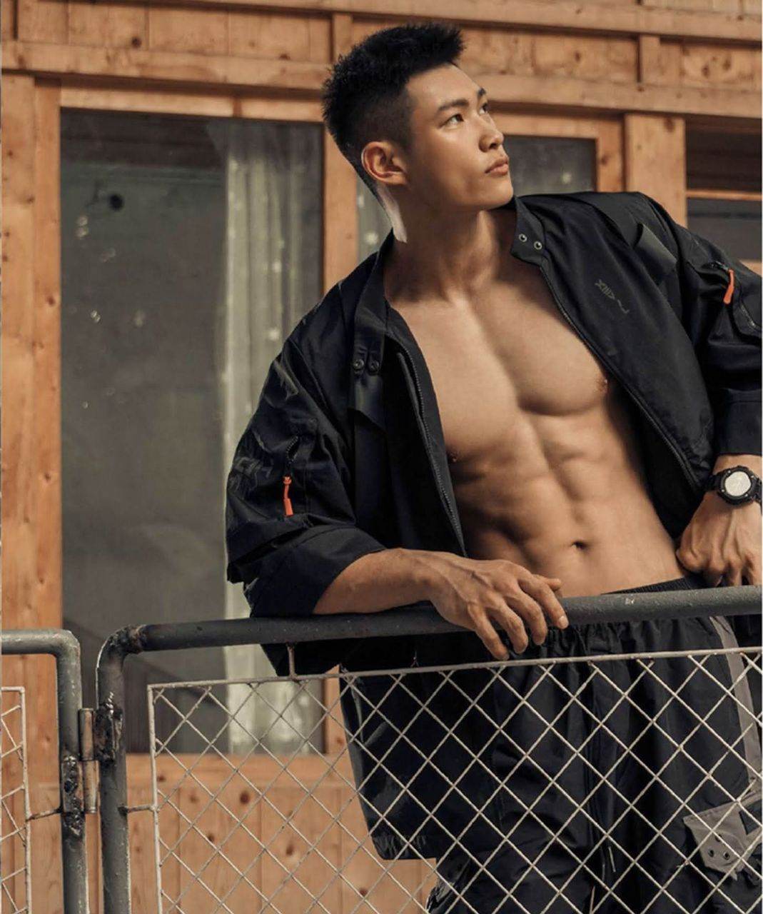 หนุ่มหล่อขึ้นปก 1022