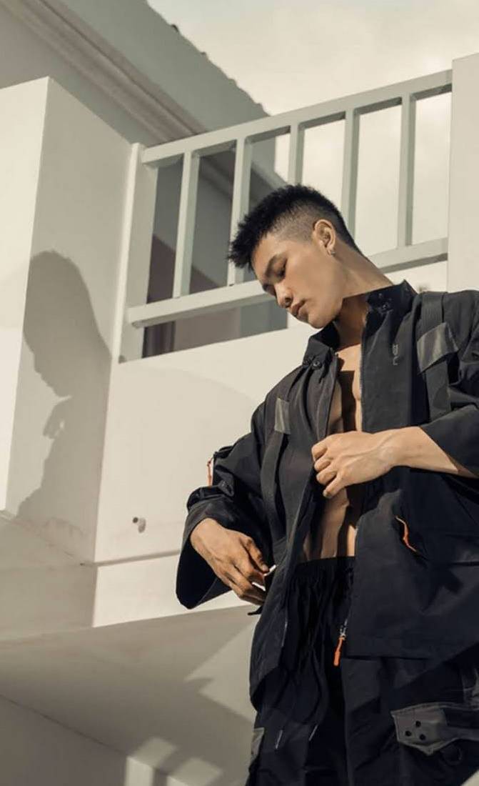 หนุ่มหล่อขึ้นปก 1022