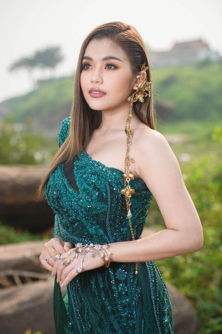 ล้านอสงไขยกับหนึ่งหัวใจที่รอคอย - ธัญญ่า RSIAM - "Naga" Thai Fantasy Costume in Music Video | THAILAND 🇹🇭