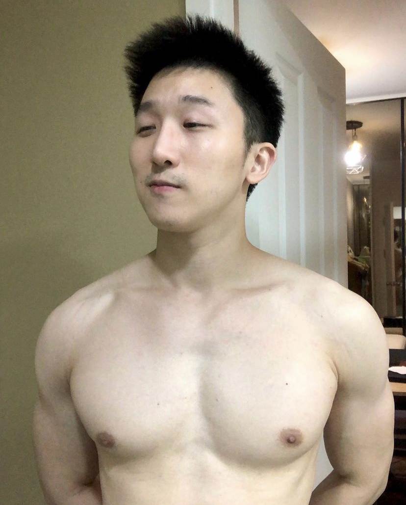 ผู้ชาย นมสวย {24}