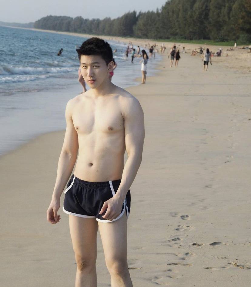 ผู้ชาย นมสวย {24}