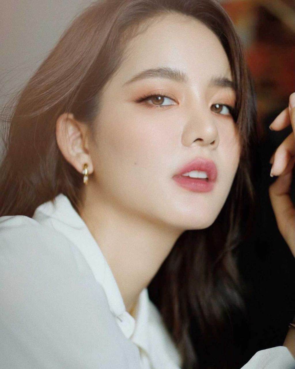 โบว์ เมลดา เรื่อง ใต้เงาตะวัน