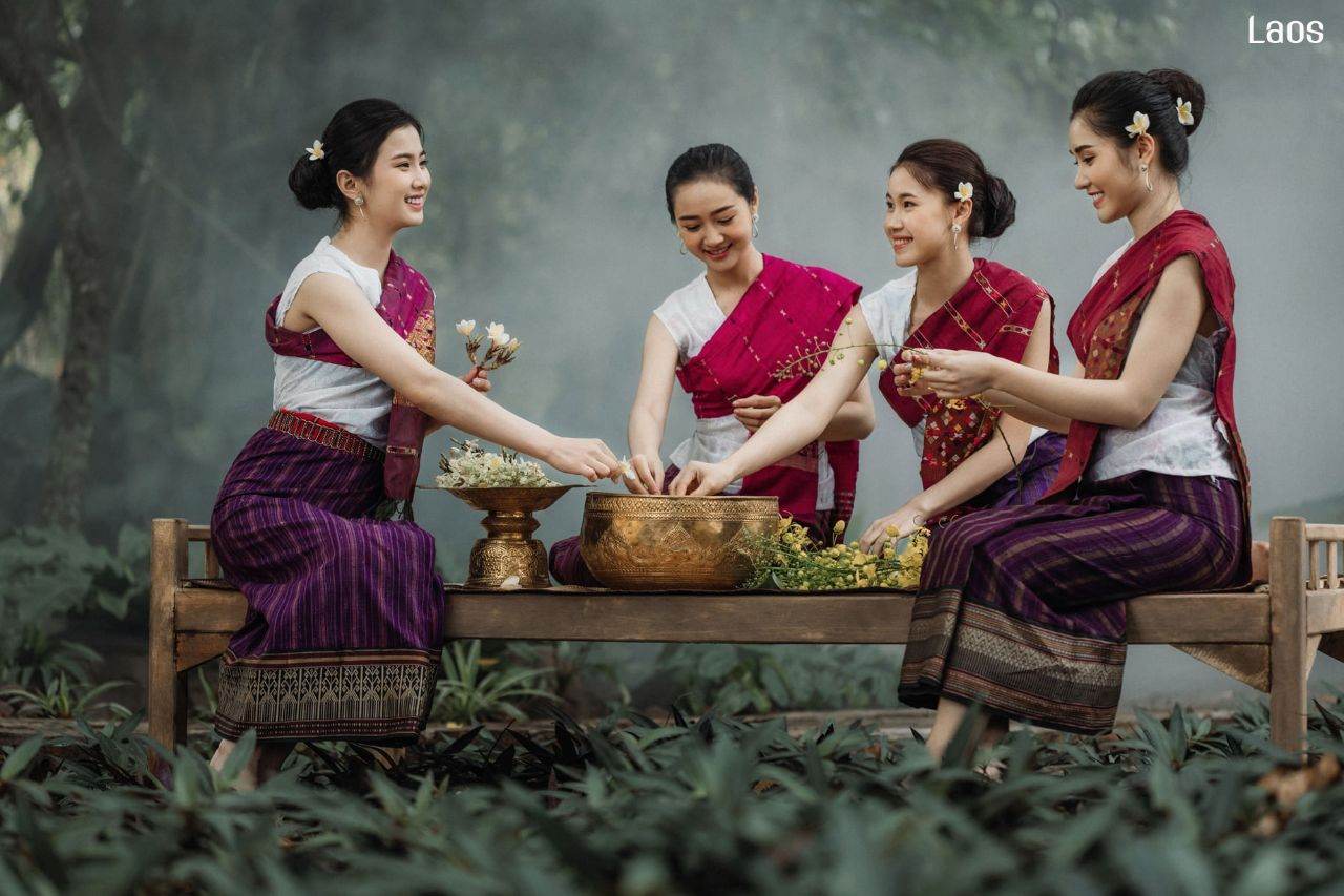 "ສະບາຍດີປີໃຫມ່ລາວ 2021" and "ຜູ້ໄທ" Phu-Tai ethnic | LAOS 🇱🇦