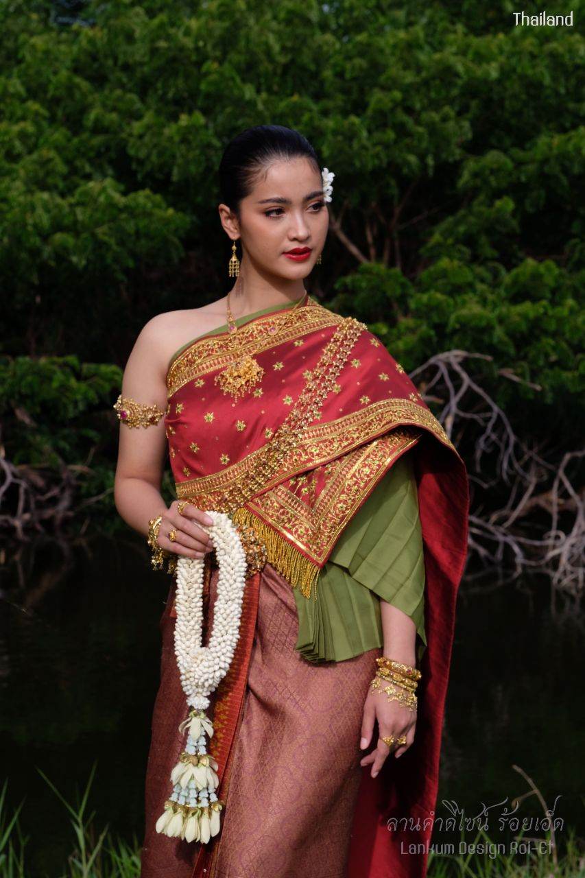 Thai Wedding Dress by Lankum design Roi-Et | THAILAND 🇹🇭