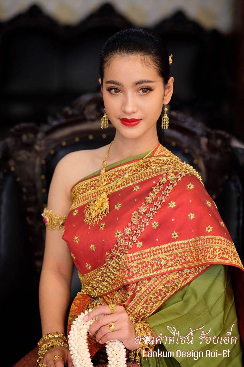 Thai Wedding Dress by Lankum design Roi-Et | THAILAND 🇹🇭