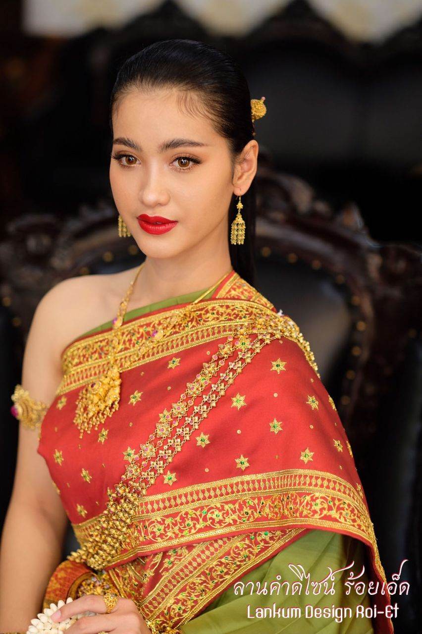 Thai Wedding Dress by Lankum design Roi-Et | THAILAND 🇹🇭