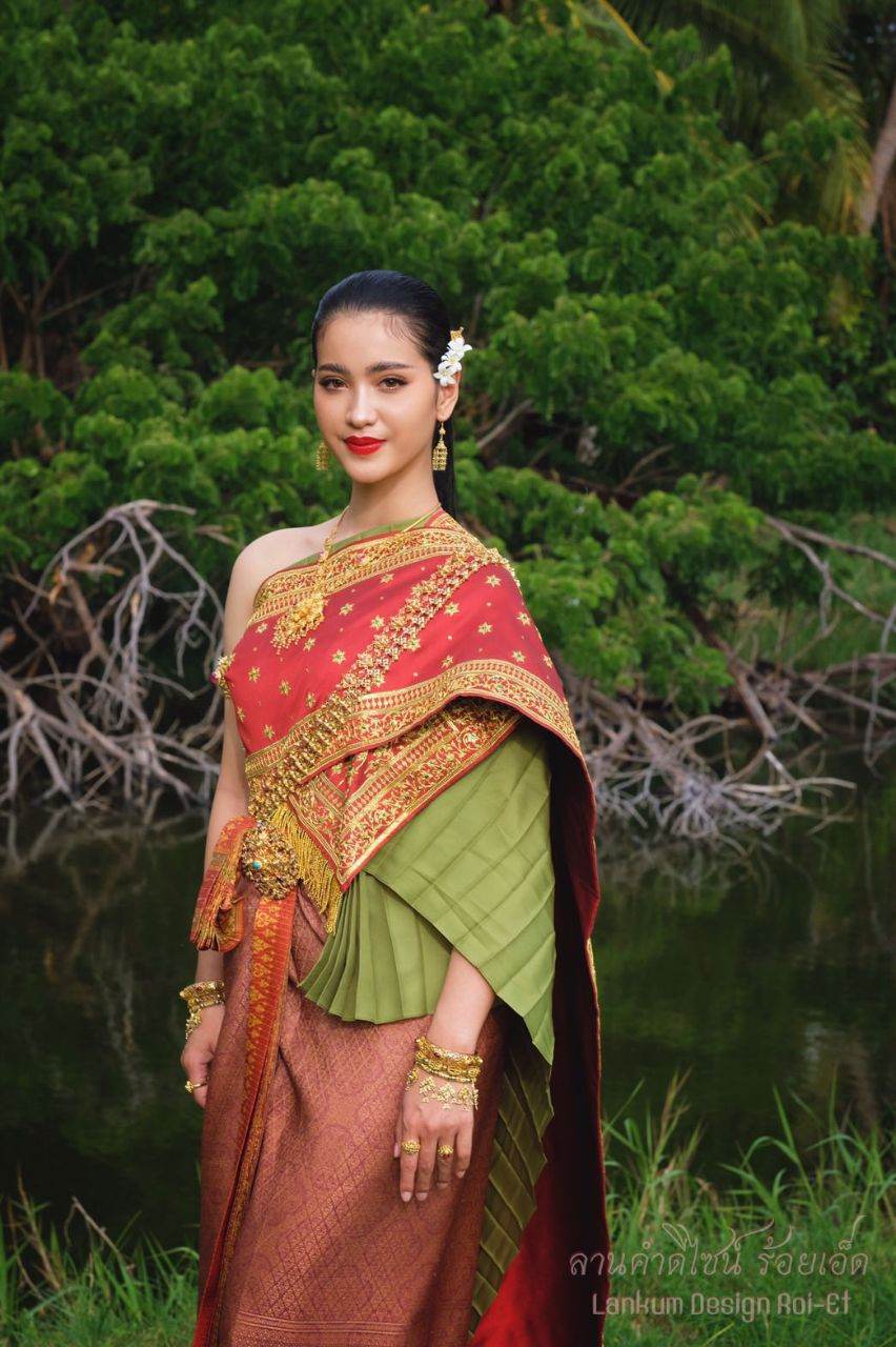 Thai Wedding Dress by Lankum design Roi-Et | THAILAND 🇹🇭