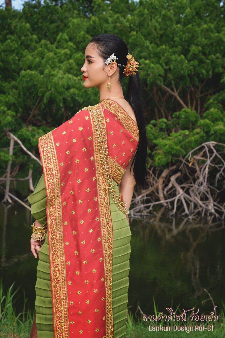 Thai Wedding Dress by Lankum design Roi-Et | THAILAND 🇹🇭