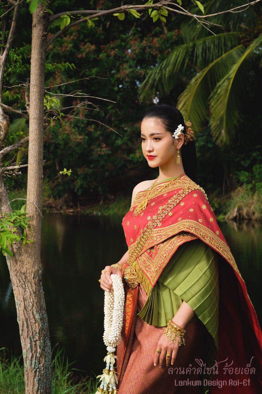 Thai Wedding Dress by Lankum design Roi-Et | THAILAND 🇹🇭