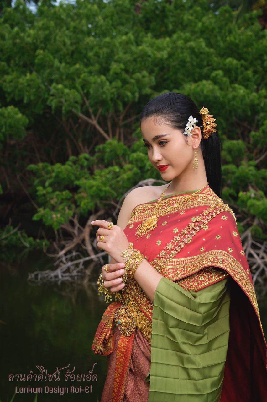 Thai Wedding Dress by Lankum design Roi-Et | THAILAND 🇹🇭