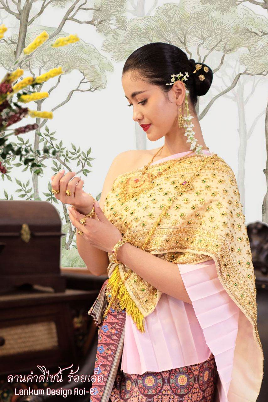 Thai Wedding Dress by Lankum design Roi-Et | THAILAND 🇹🇭
