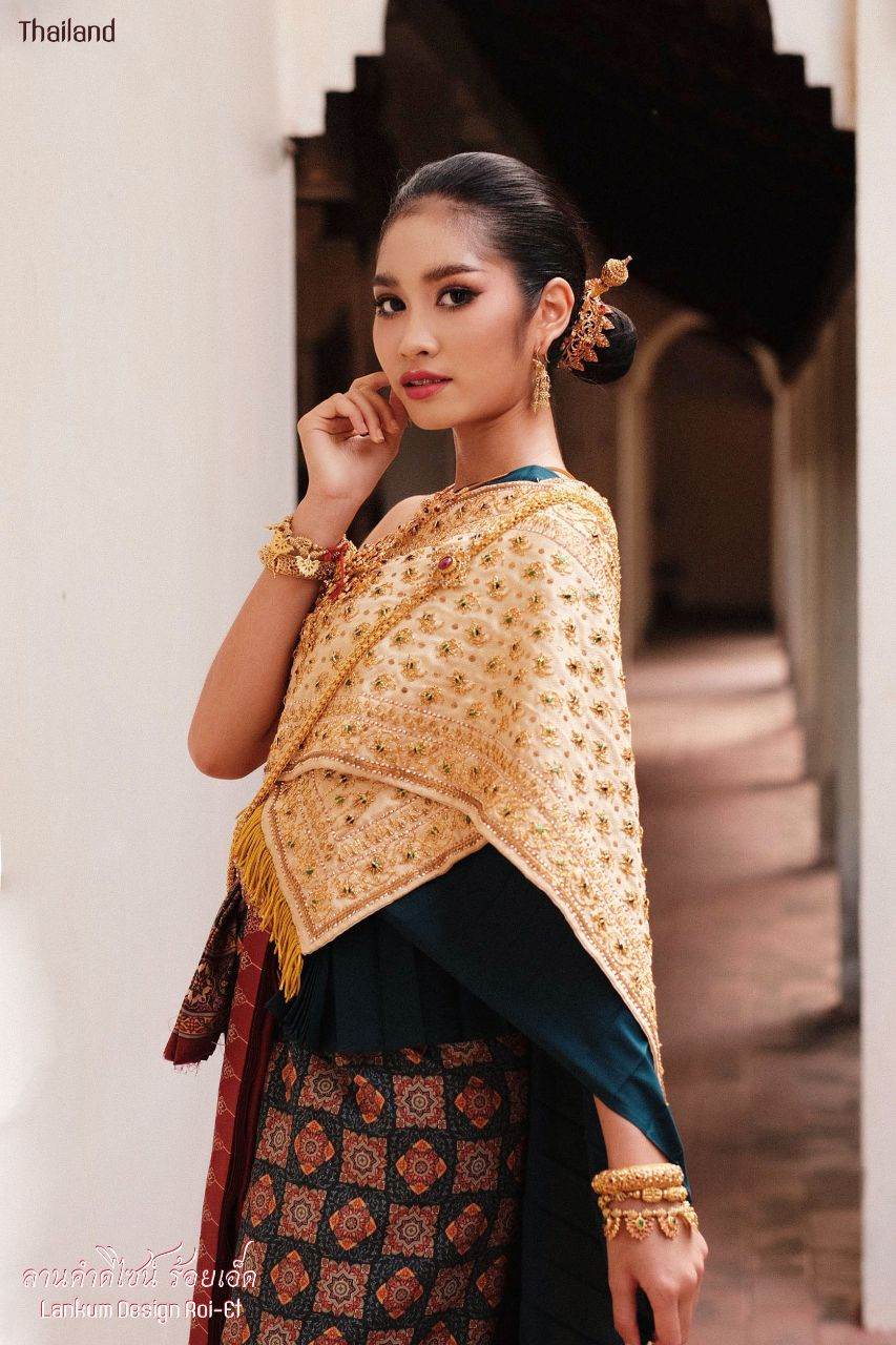 Thai Wedding Dress by Lankum design Roi-Et | THAILAND 🇹🇭