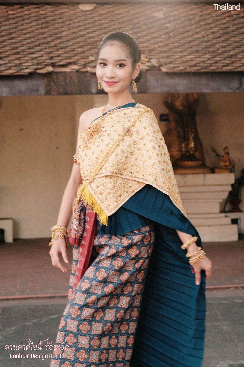 Thai Wedding Dress by Lankum design Roi-Et | THAILAND 🇹🇭