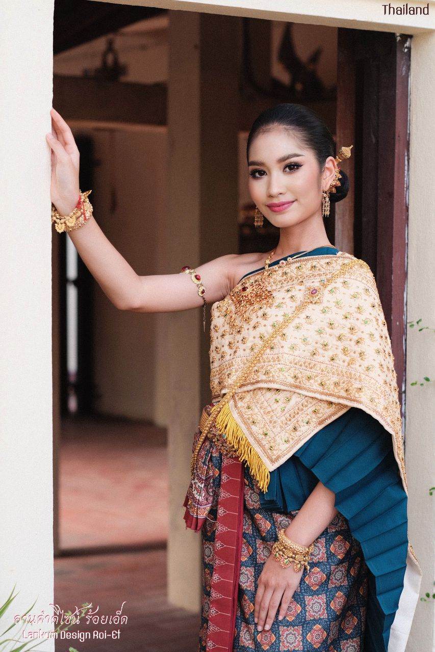 Thai Wedding Dress by Lankum design Roi-Et | THAILAND 🇹🇭