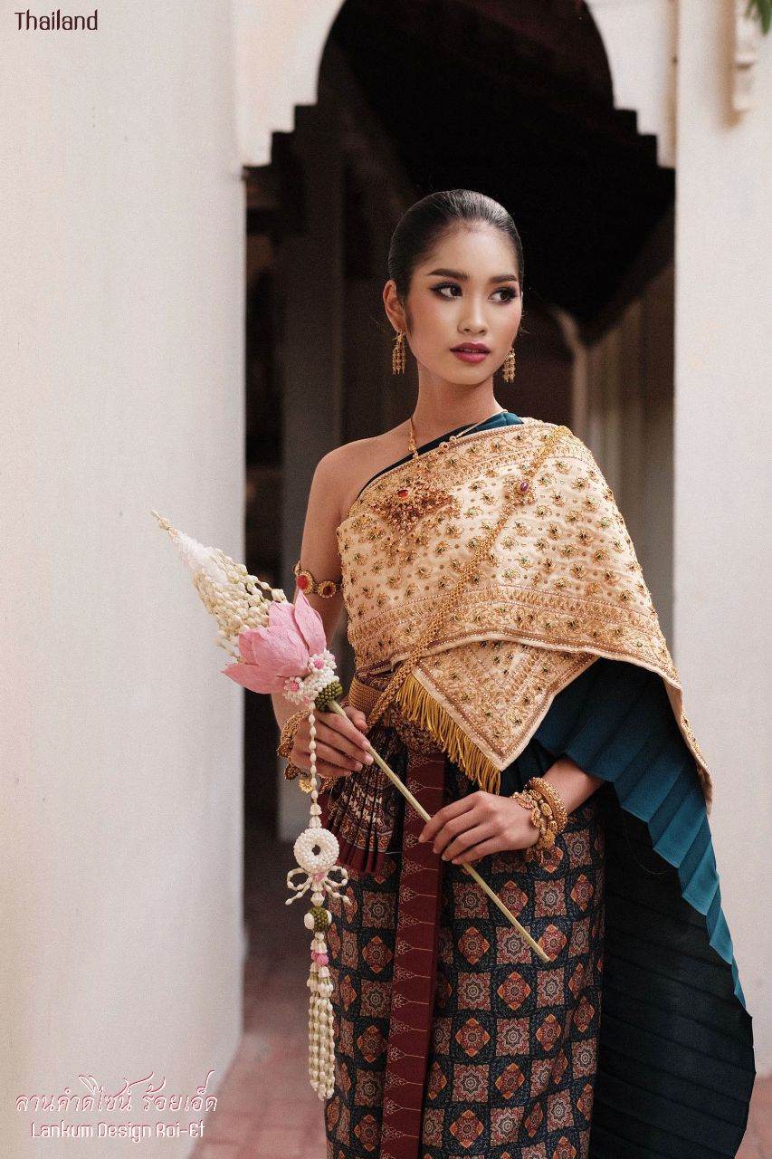 Thai Wedding Dress by Lankum design Roi-Et | THAILAND 🇹🇭