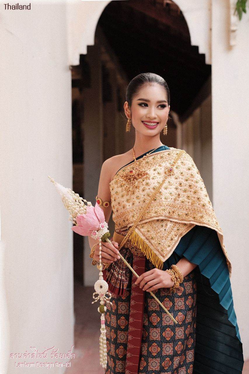 Thai Wedding Dress by Lankum design Roi-Et | THAILAND 🇹🇭
