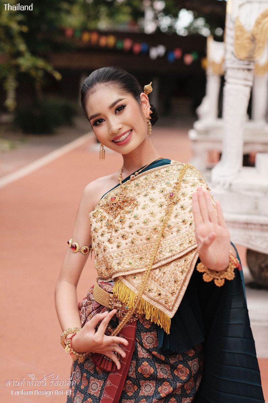 Thai Wedding Dress by Lankum design Roi-Et | THAILAND 🇹🇭