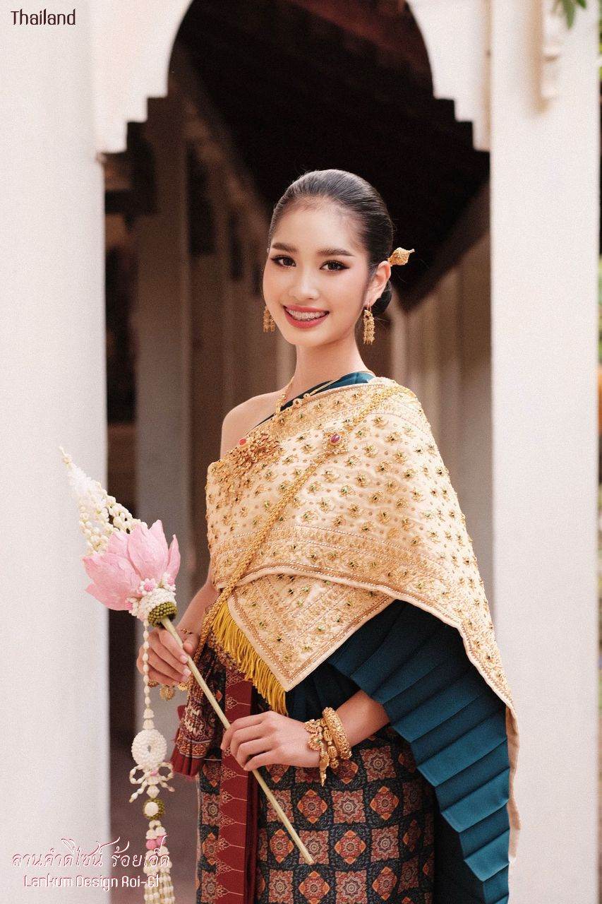 Thai Wedding Dress by Lankum design Roi-Et | THAILAND 🇹🇭