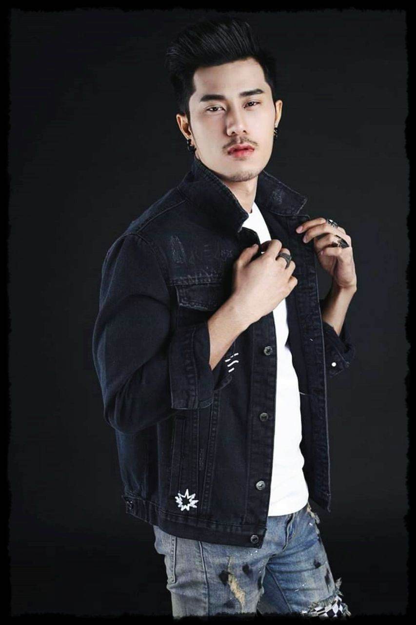 เที่ยงเตียงเอี๊ยดอ๊าด
