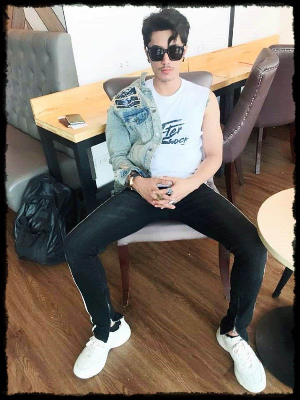 เที่ยงเตียงเอี๊ยดอ๊าด