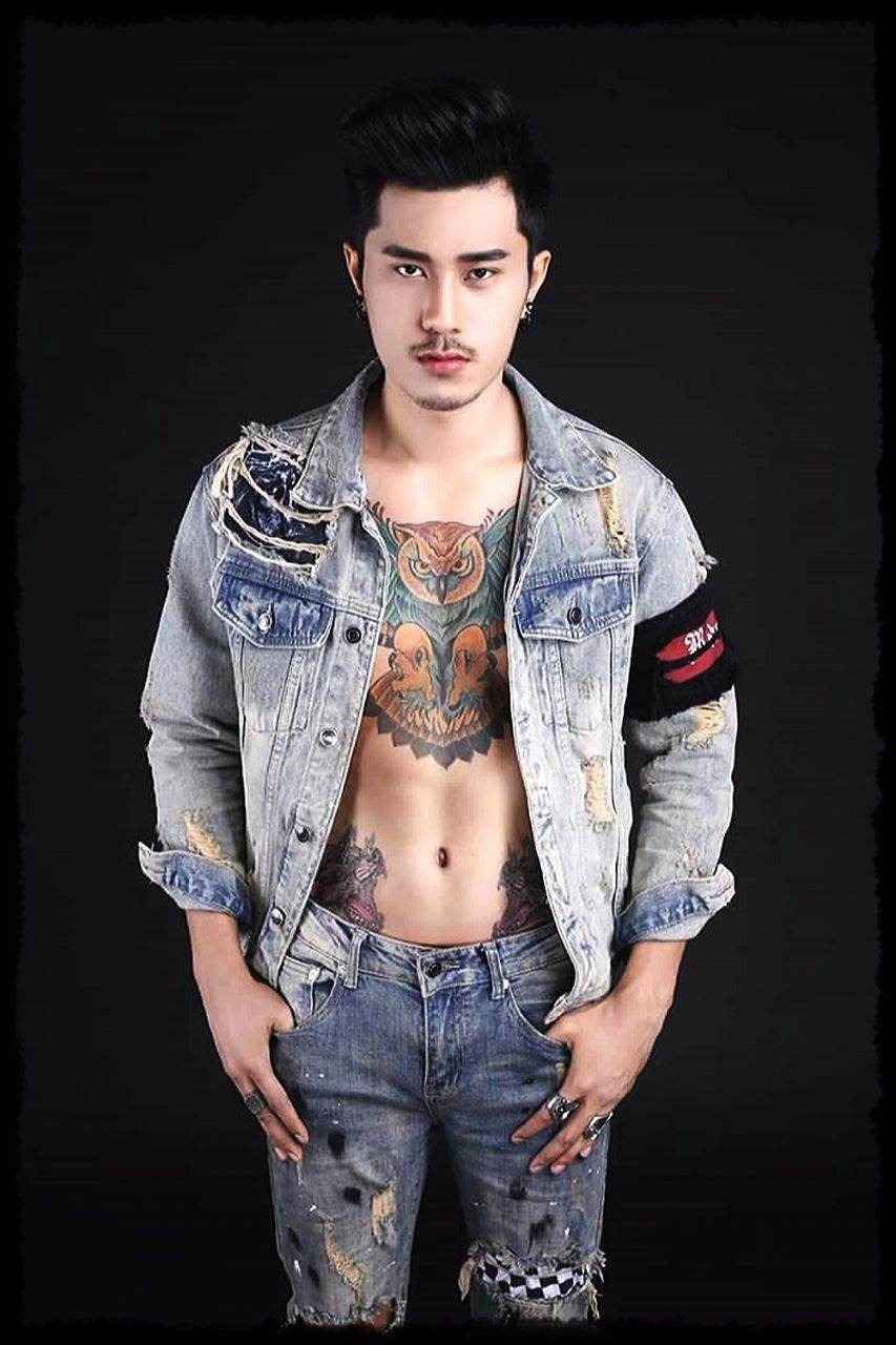 เที่ยงเตียงเอี๊ยดอ๊าด