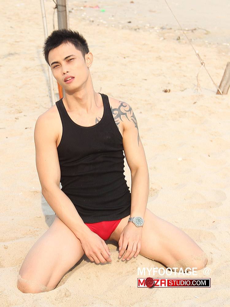 เที่ยงเตียงเอี๊ยดอ๊าด