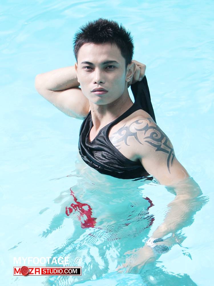 เที่ยงเตียงเอี๊ยดอ๊าด