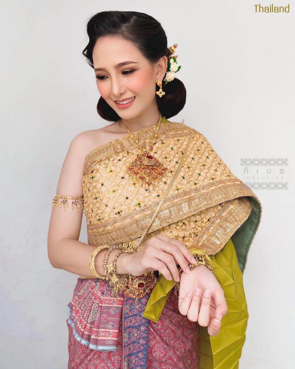 THAI DRESS, ชุดไทย: THAI NATIONAL COSTUME | THAILAND 🇹🇭