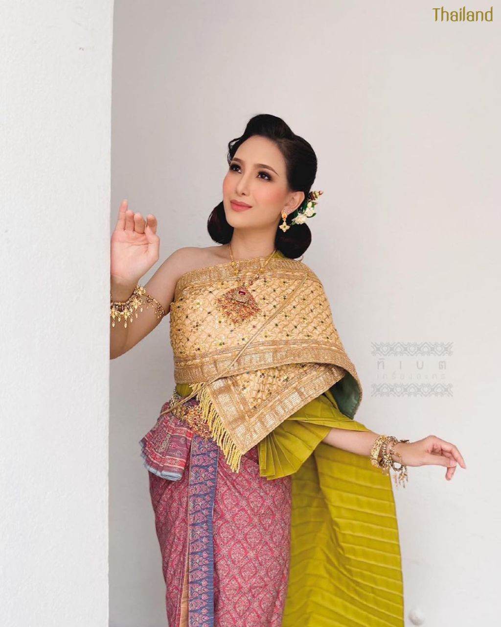 THAI DRESS, ชุดไทย: THAI NATIONAL COSTUME | THAILAND 🇹🇭