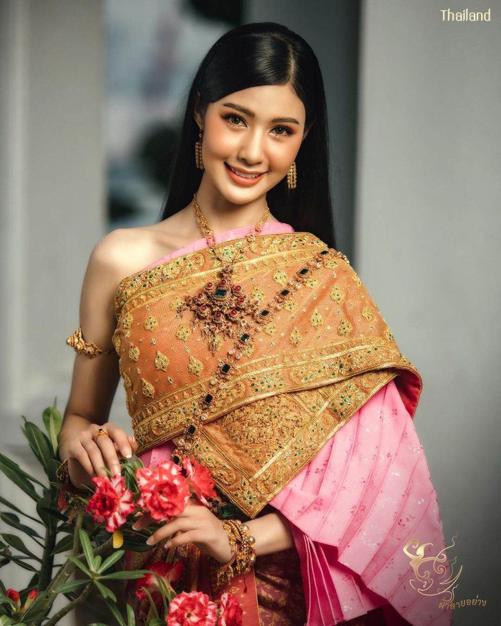 THAI DRESS, ชุดไทย: THAI NATIONAL COSTUME | THAILAND 🇹🇭