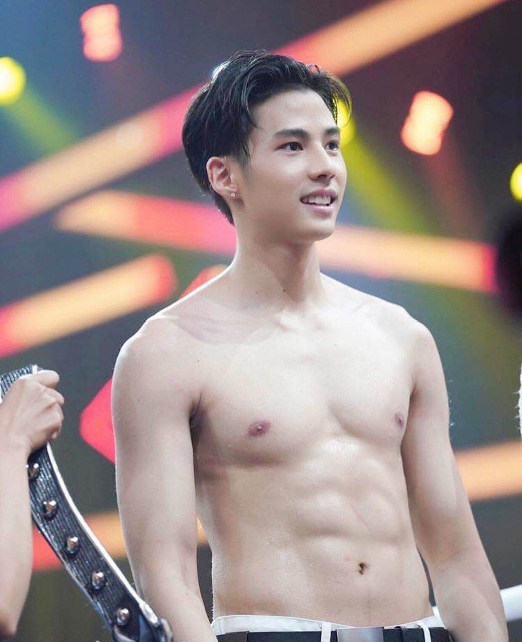 ส่องหุ่นแซ่บ "แบงค์ ธิติ" เห็นแล้วละลายสุดๆ