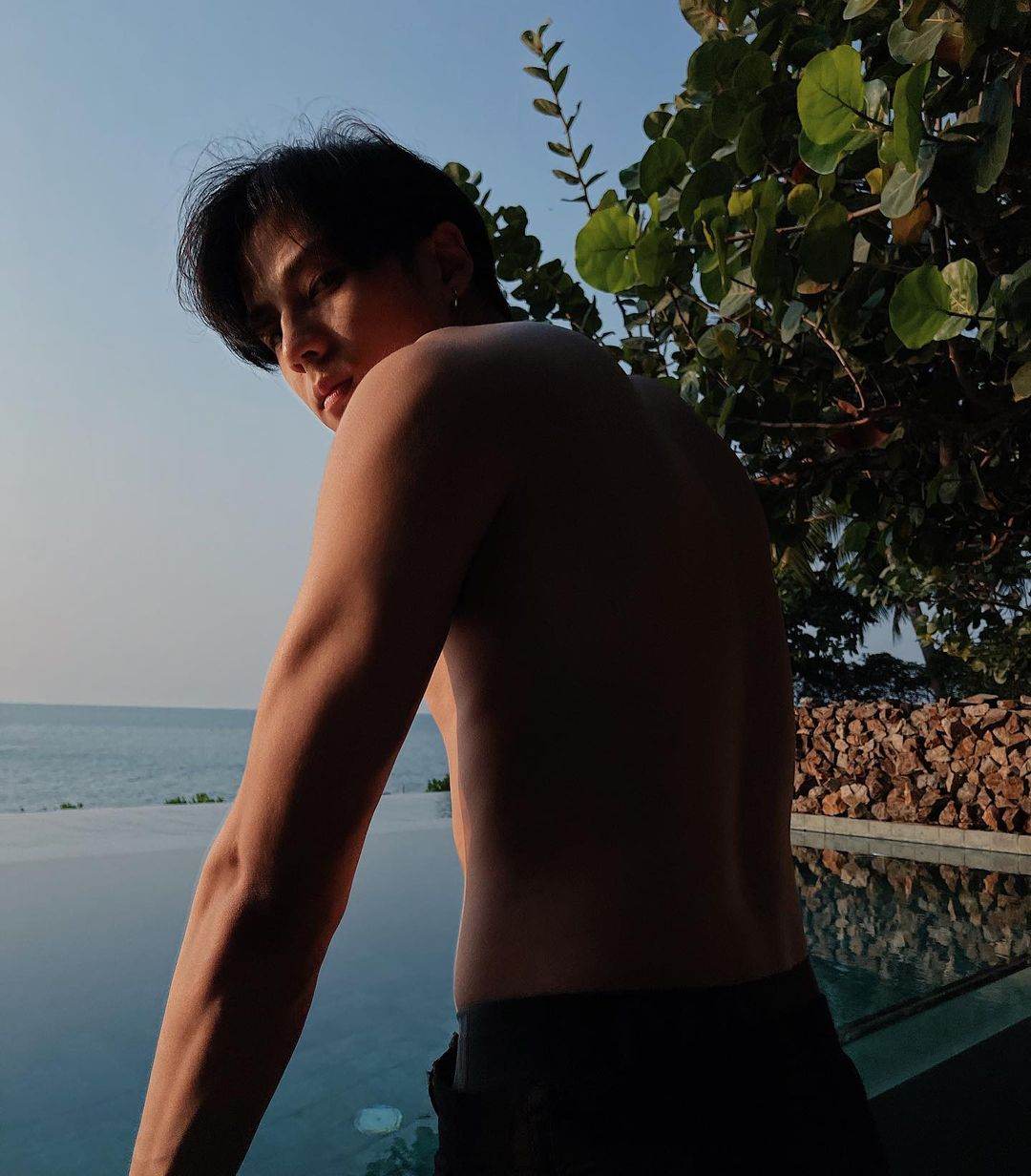 ส่องหุ่นแซ่บ "แบงค์ ธิติ" เห็นแล้วละลายสุดๆ