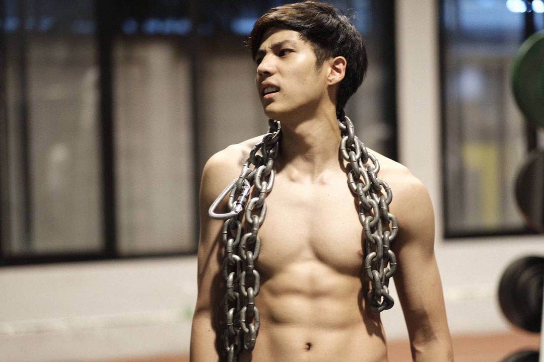 ส่องหุ่นแซ่บ "แบงค์ ธิติ" เห็นแล้วละลายสุดๆ