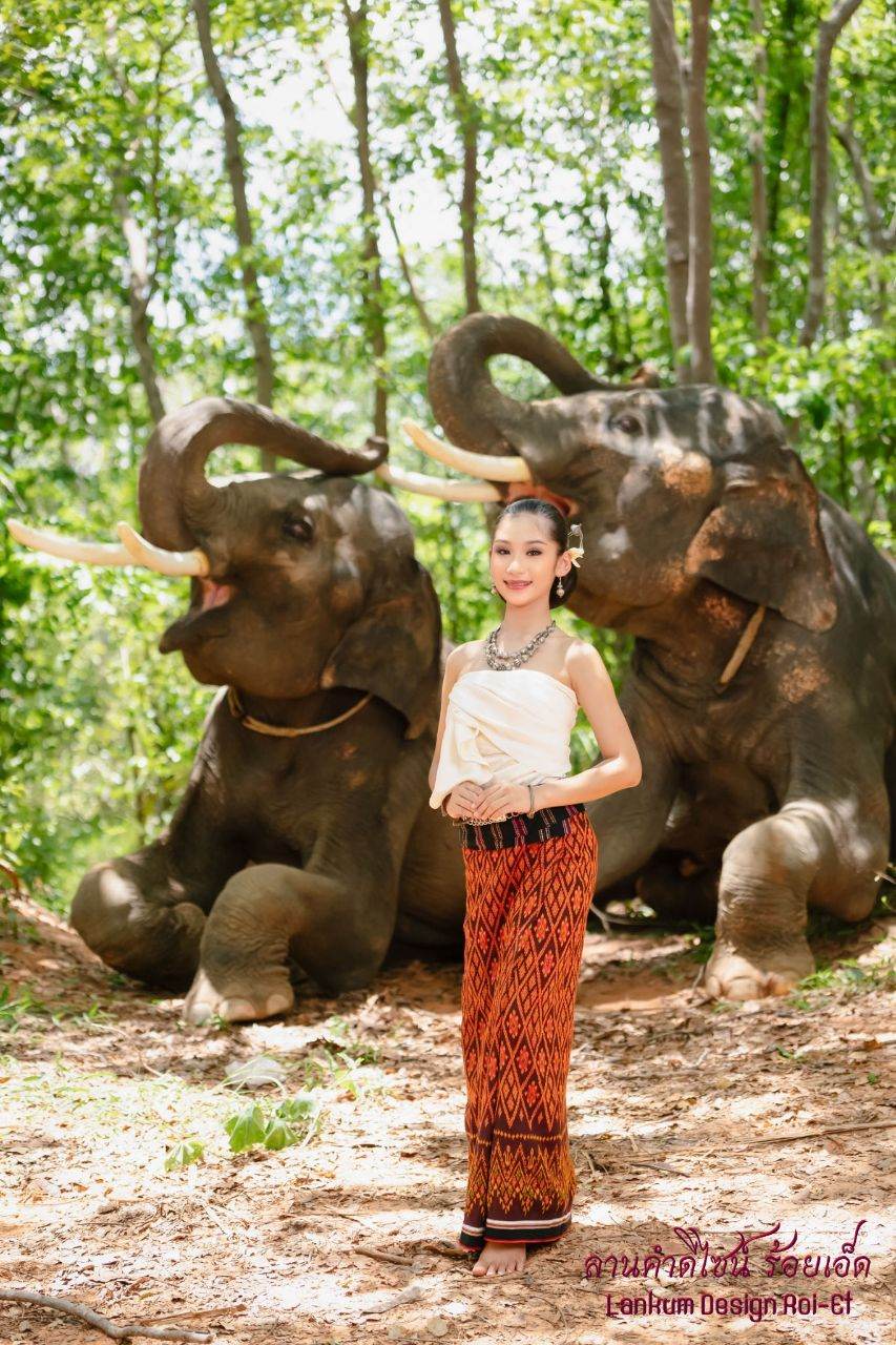 I-san Traditional Dress, Northeastern | THAILAND 🇹🇭