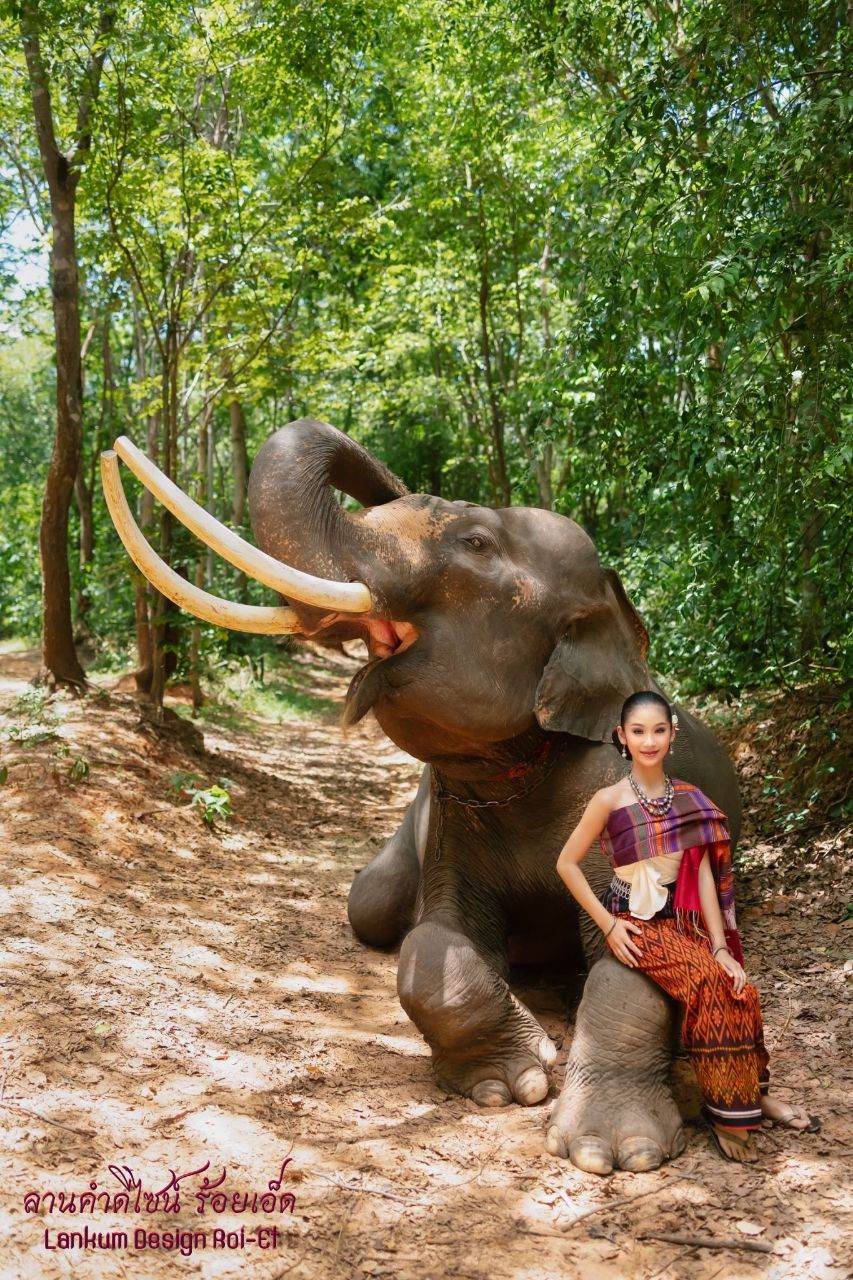 I-san Traditional Dress, Northeastern | THAILAND 🇹🇭