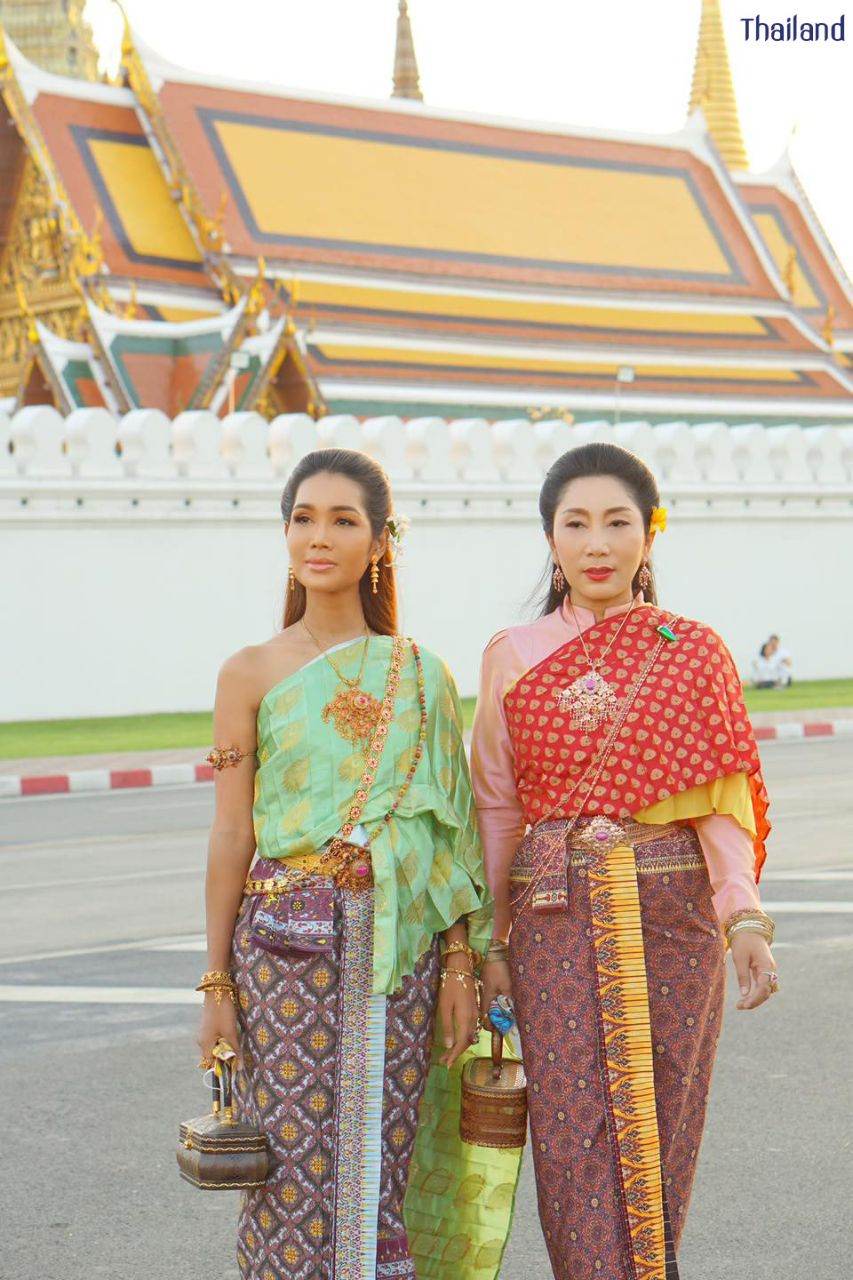 Thai Traditional Dress: ผ้าลายอย่าง | THAILAND 🇹🇭