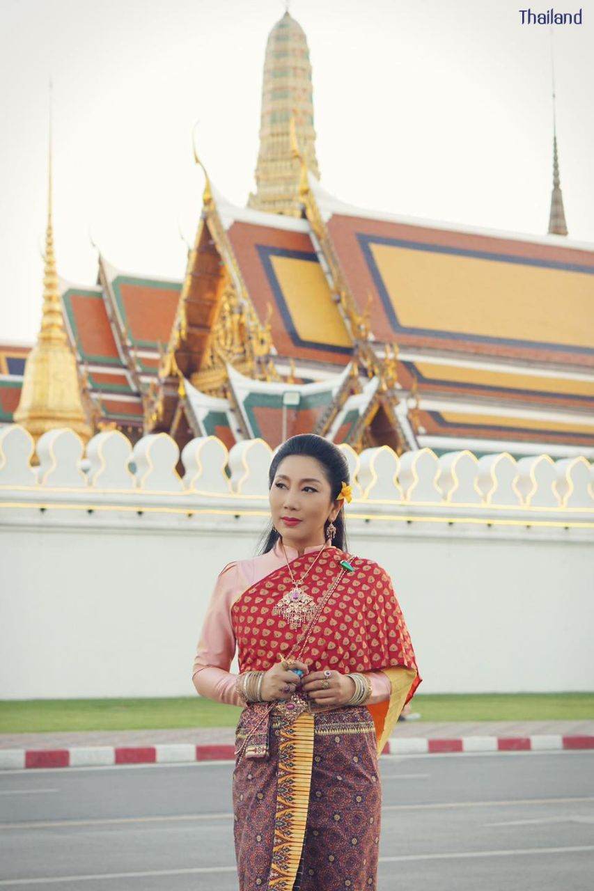 Thai Traditional Dress: ผ้าลายอย่าง | THAILAND 🇹🇭