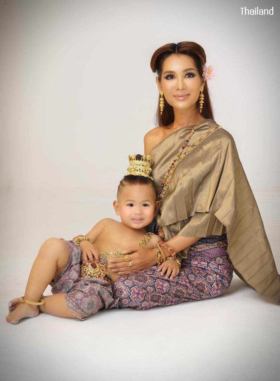 Thai Traditional Dress: ผ้าลายอย่าง | THAILAND 🇹🇭