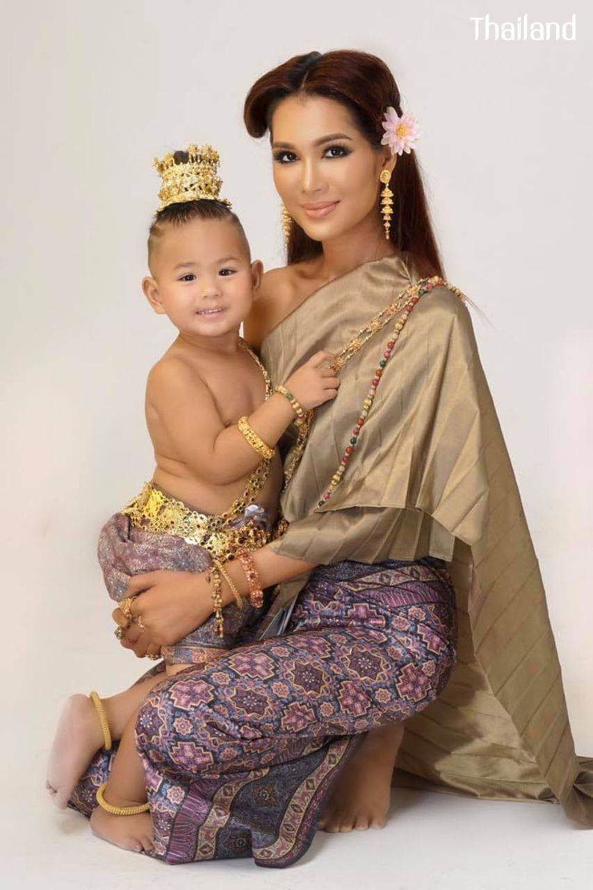 Thai Traditional Dress: ผ้าลายอย่าง | THAILAND 🇹🇭