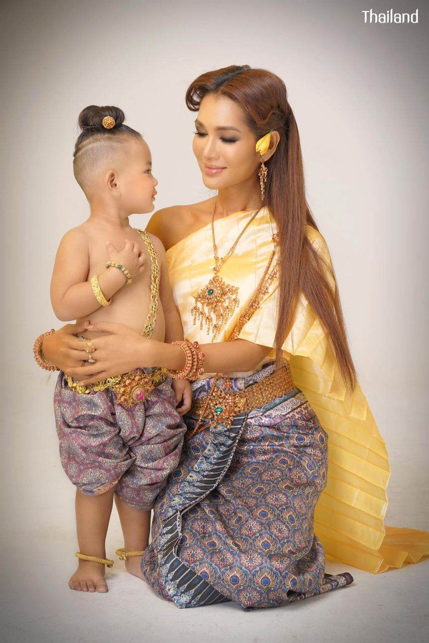 Thai Traditional Dress: ผ้าลายอย่าง | THAILAND 🇹🇭