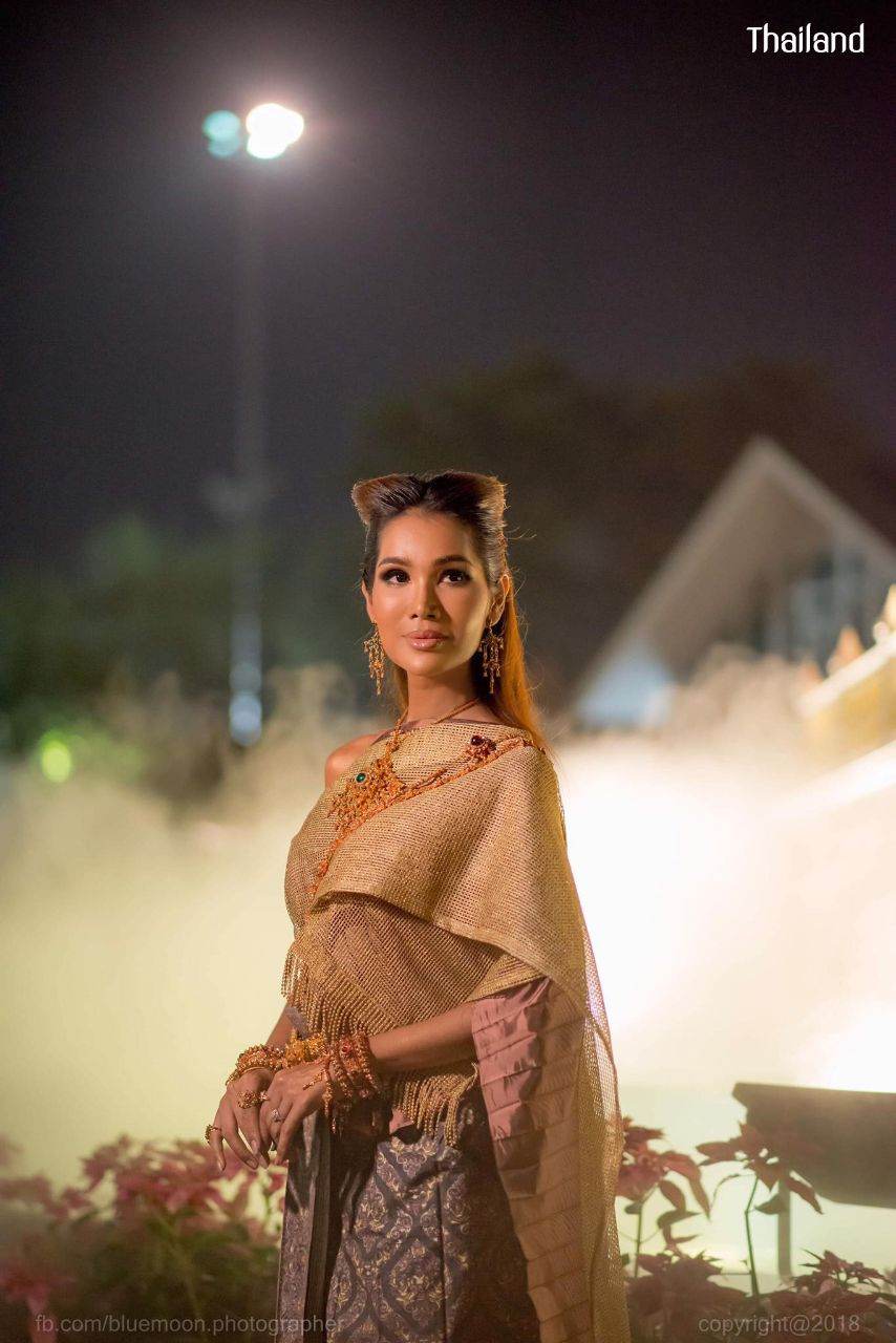 Thai Traditional Dress: ผ้าลายอย่าง | THAILAND 🇹🇭