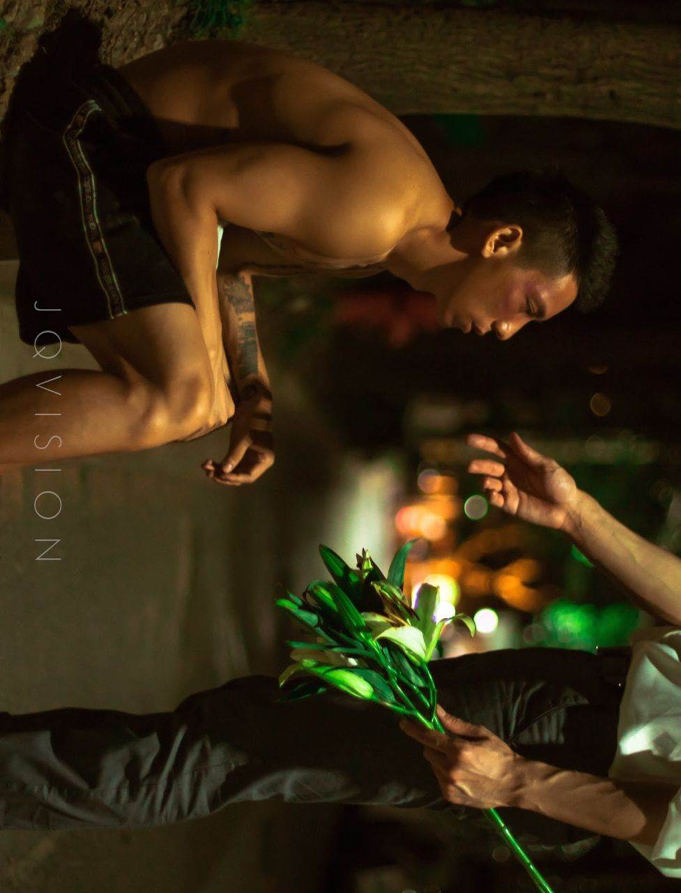 หนุ่มหล่อขึ้นปก 1023