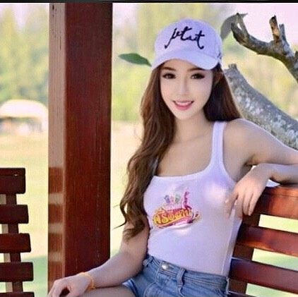 นางเอกหมอลำสาวเสียงหวานหน้าเกาหลี น้องเอ๋พลอยมณี เพชรบ้านแพง