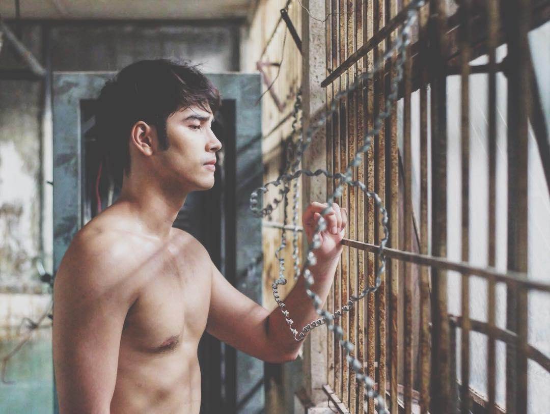 ส่องหุ่นแซ่บ "โบ๊ท ธารา" พระเอกงานดี จากซีรีส์วาย "Golden Blood รักมันมหาศาล"