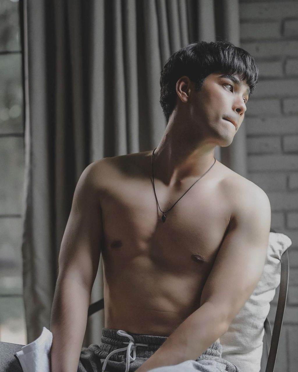 ส่องหุ่นแซ่บ "โบ๊ท ธารา" พระเอกงานดี จากซีรีส์วาย "Golden Blood รักมันมหาศาล"
