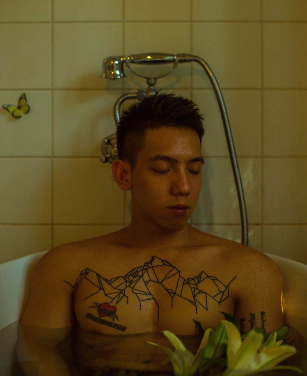 หนุ่มหล่อขึ้นปก 1023.1